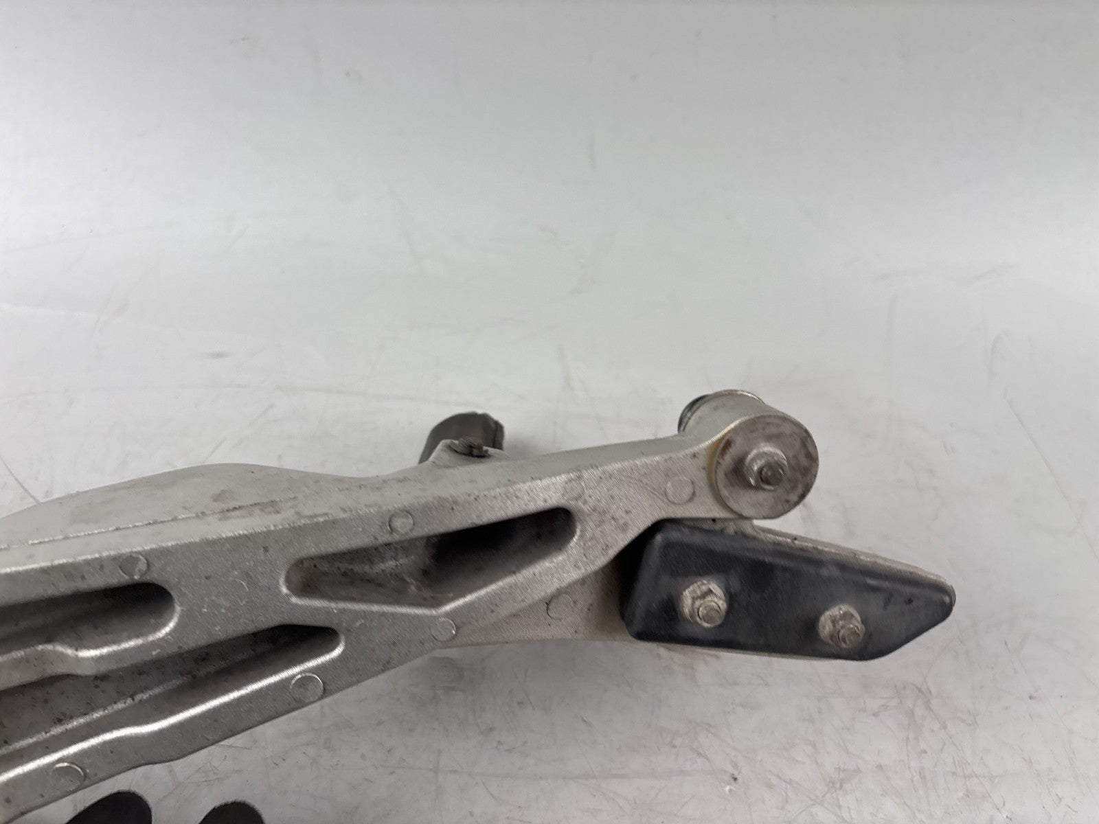 Honda CBF 600 S PC38 Fußrastenanlage Foot hangers links left Halteplatte