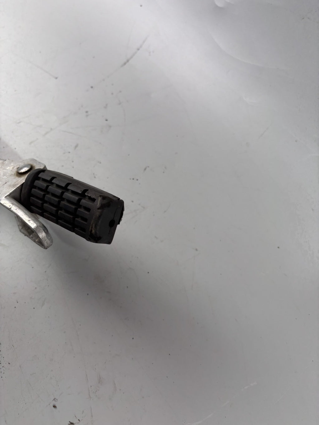 Honda VF 750 F RC15 Fußrastenanlage Fußraste Halteplatte rechts right