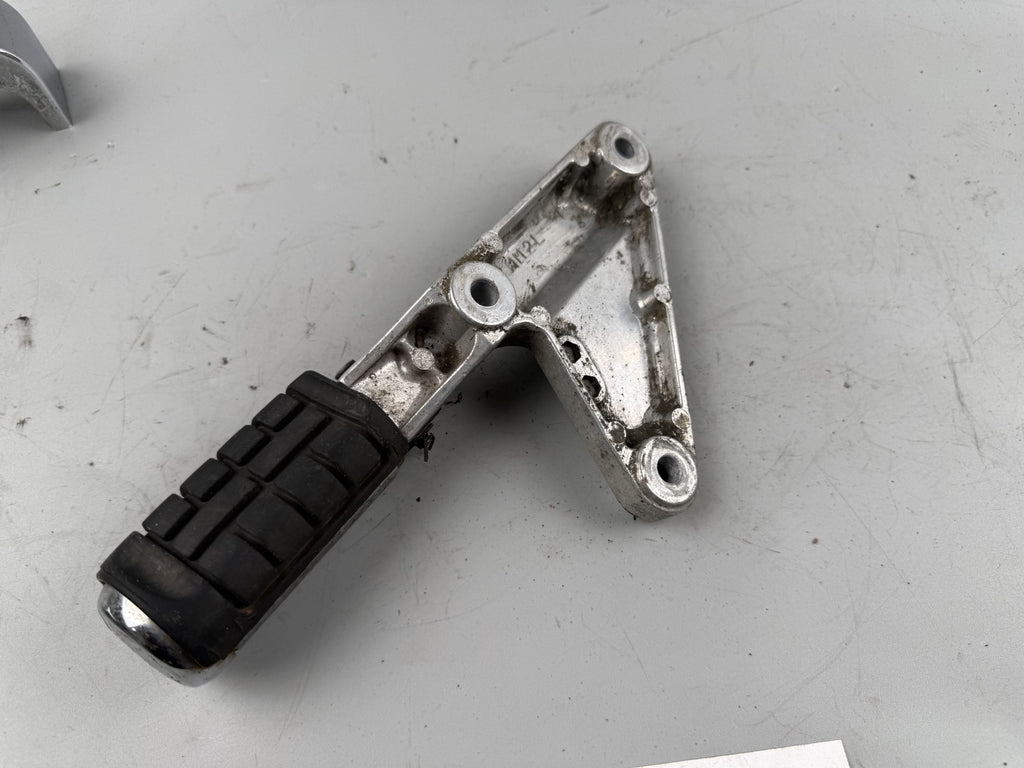 Honda CMX450 Rebell PC17 Fußraste Foot Stp Hangers hinten links left
