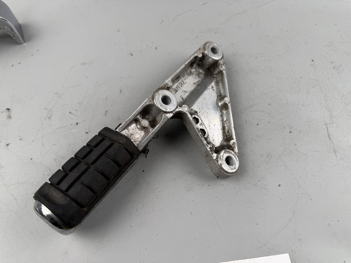 Honda CMX450 Rebell PC17 Fußraste Foot Stp Hangers hinten links left