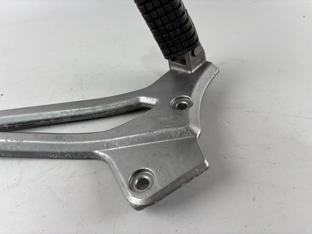 Kawasaki ER 5 EX500A Fußrastenanlage Fußraste Step Hangers Halteplatte links