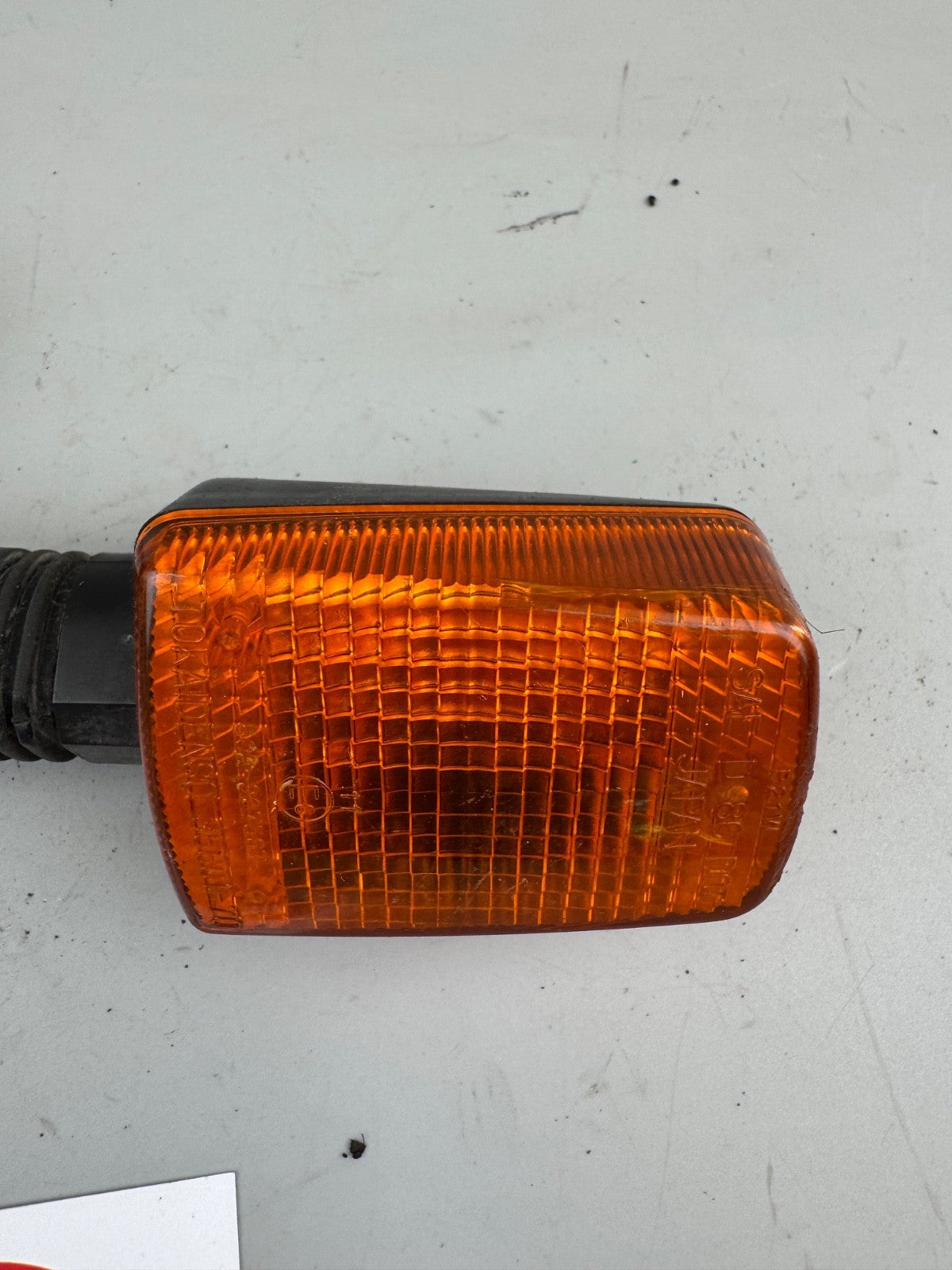 Suzuki DR 125 SF44A Blinker vorne rechts Blinkerhalter