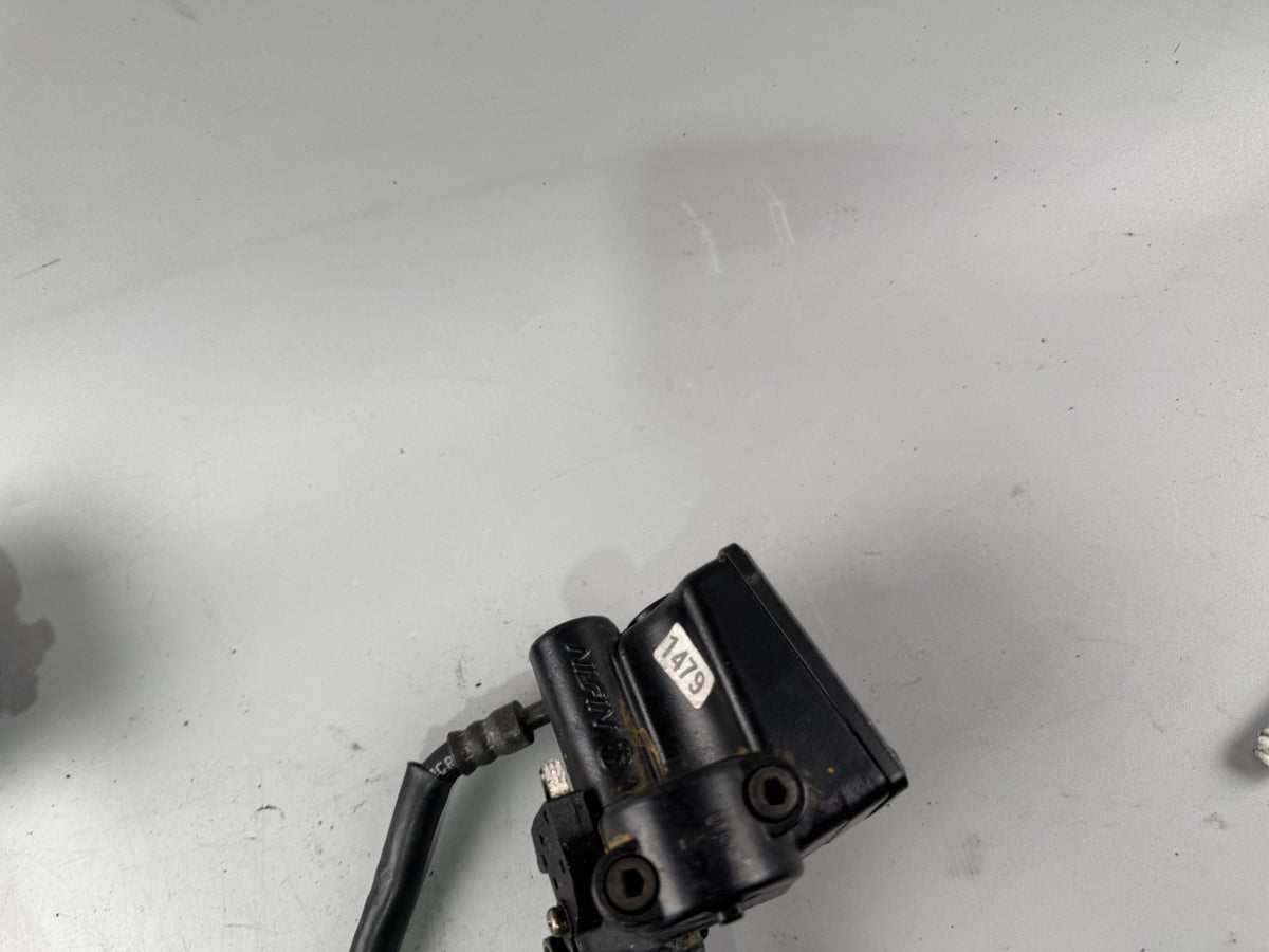 Kawasaki EX500A GPZ500S Bremsanlage Brake Bremse vorn front Sattel Pumpe