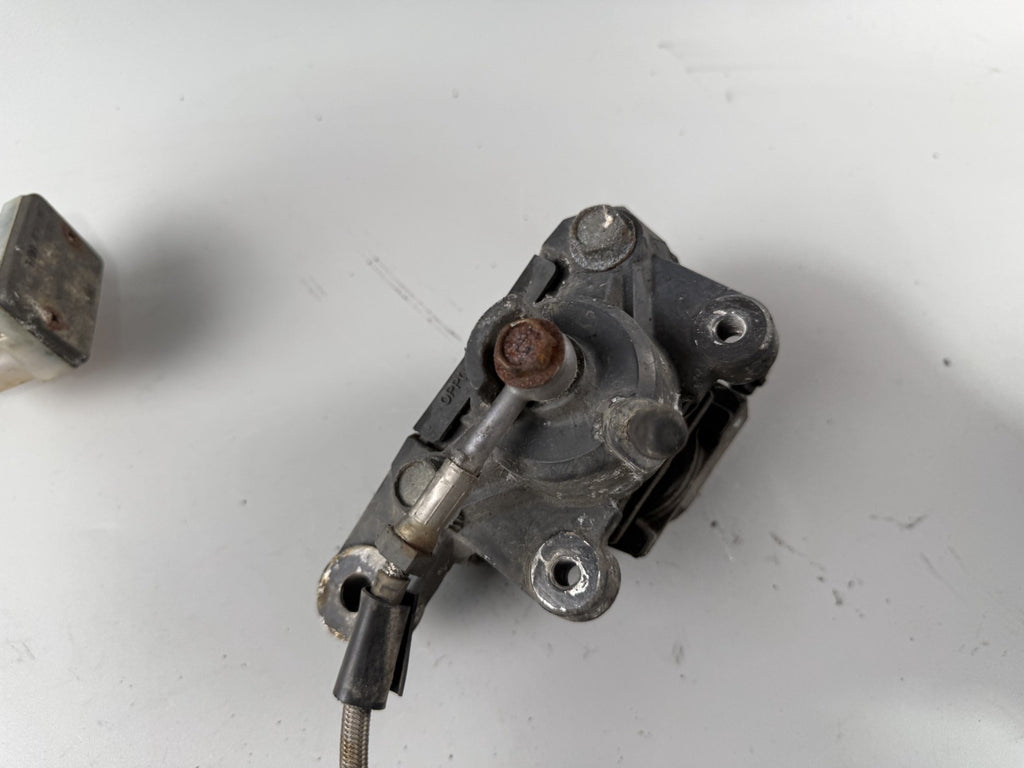 Suzuki GSF600 GN77B Bandit Bremse hinten Brake Back Bremsanlage Sattel Pumpe
