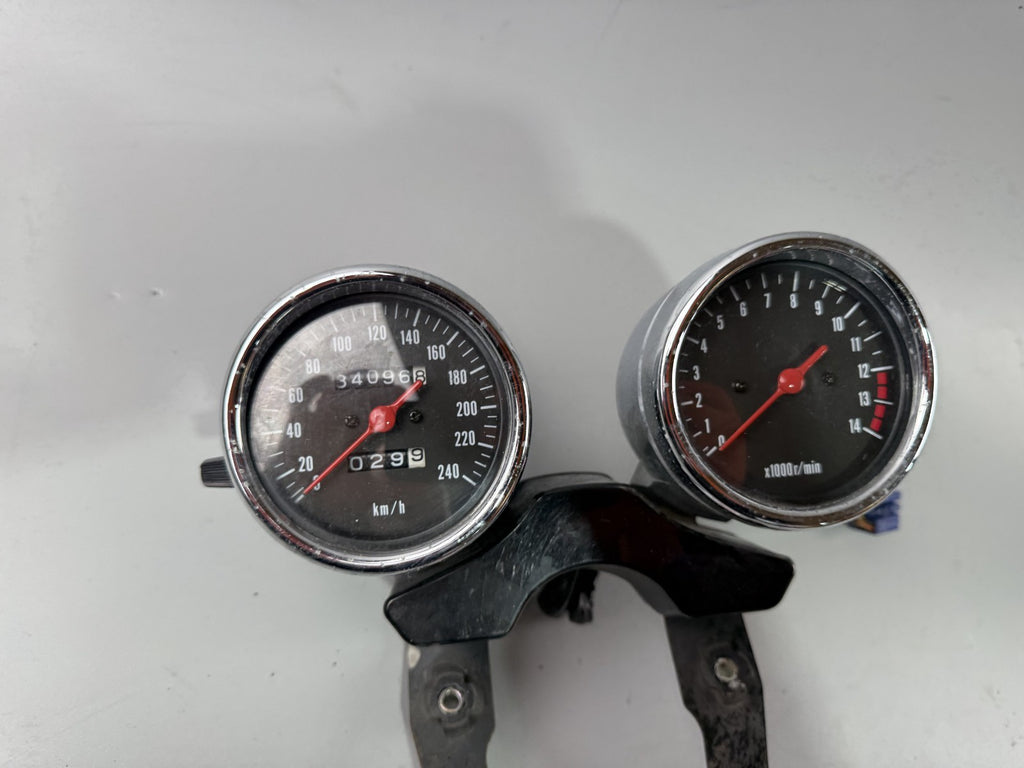 Suzuki GSF600 GN77B Bandit Tacho Cockpit Speedometer Instrumente DZM Drehzahlmes