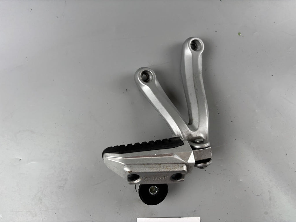 Suzuki GSX 650 F FA WVCJ Soziusfußraste Foot Step Hanger Beifahrer hinten rechts