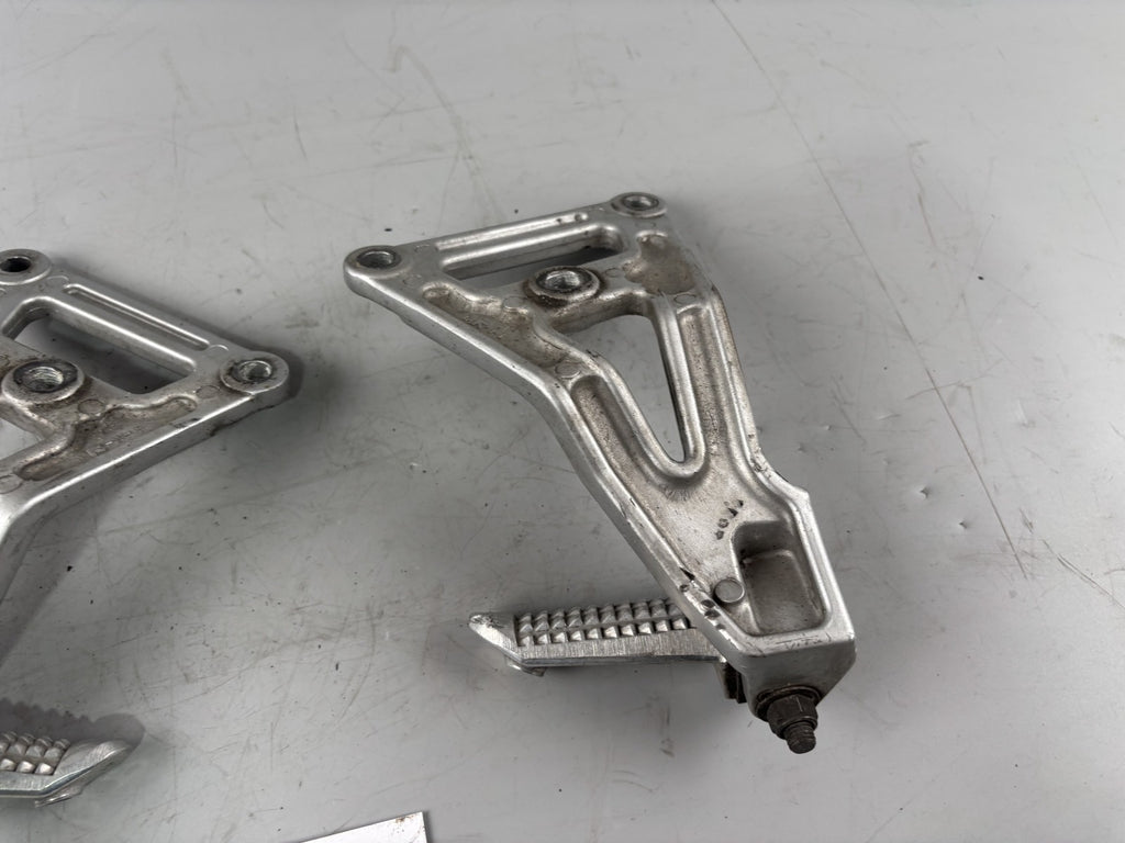 Suzuki GSX-R 750 W GR7BB Soziusfußrasten Beifahrer Fußrastee Foot Hanger Step