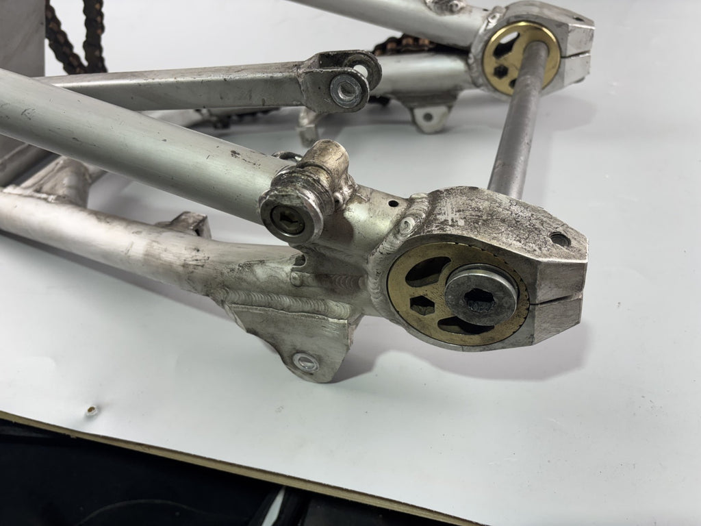Kawasaki ZRX1100 ZRT10C Schwinge Schwingarm Swing Aufhängung Antrieb