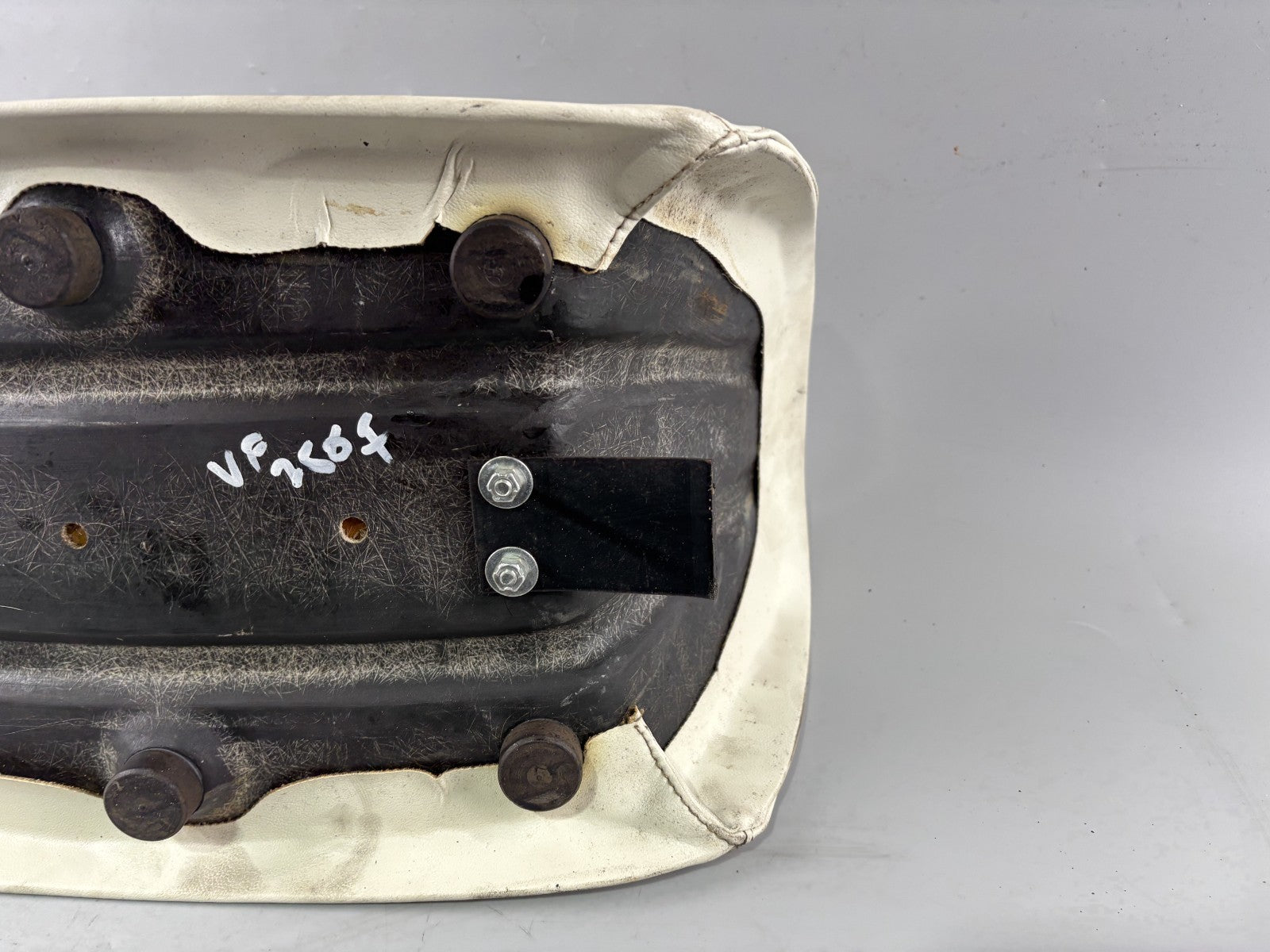 Honda VF 750 F RC15 Sitzbank Seat Sitz Sitzkissen Giuliari Weiß