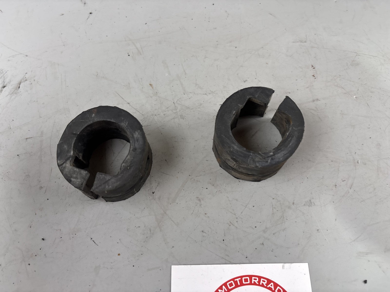 Yamaha XJR1300 RP02 Tankgummi Vibrationsschutz Holder Halter Rubber Gummi