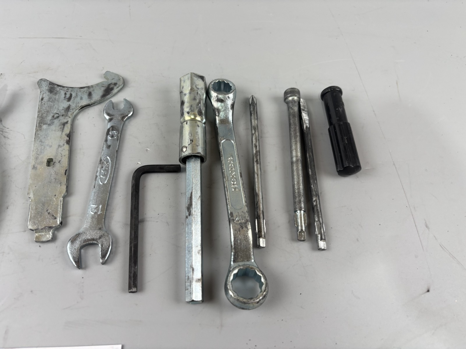 Honda VFR800 RC46/2 VTEC Bordwerkzeug Tools Werkzeugbox