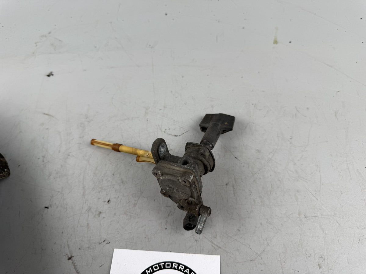 Suzuki GSF600 GN77B Benzinhahn Ventil Tank Benzintank Kraftstoff