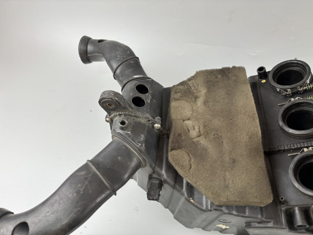 Triumph Daytona 955 T 595 Luftfilterkasten Airbox Ansaugung Motor