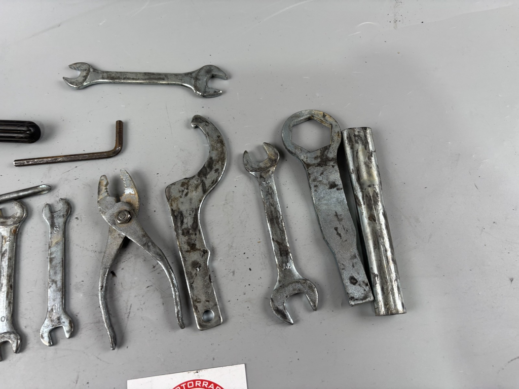 Yamaha YZF 1000 R Thunderace Bordwerkzeug Tools Werkzeug Notfall