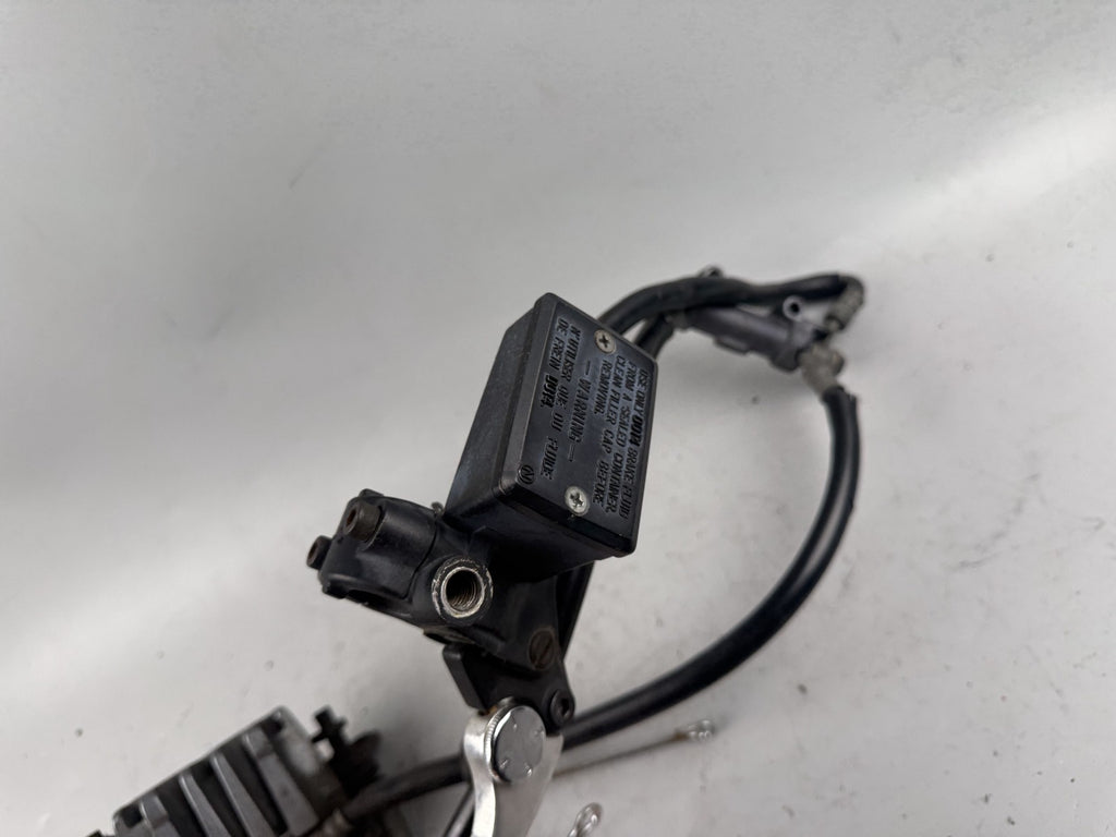 Kawasaki ZR 7 ZR750F Bremsanlage Brake Bremse Sattel Pumpe vorne front