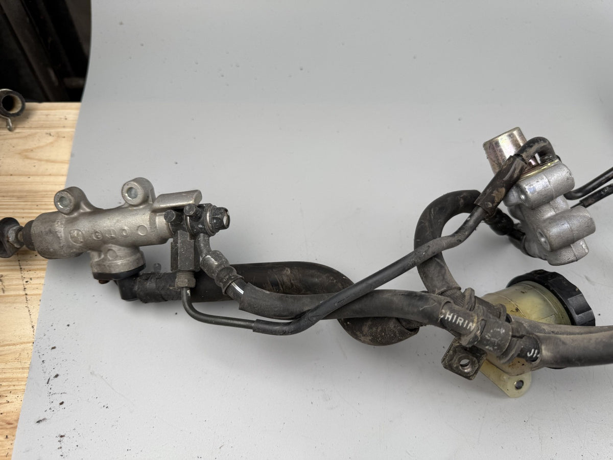 Honda VFR800 RC46 FI Bremsanlage Brake Bremse back hinten Sattel Pumpe Leitung