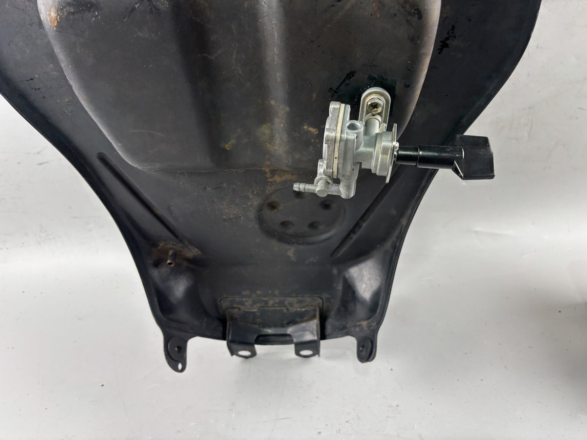Suzuki GSF600 GN77B Tank Benzintank Fuel Gas Gasoline Kraftstofftank Treibstoff