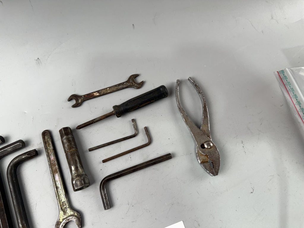 Triumph Tiger 900 T400 Bordwerkzeug Tools