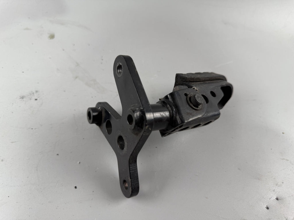 Triumph Tiger 900 T400 Fußraste Foot Hangers Step Fahrerfahrerrechts right vorne