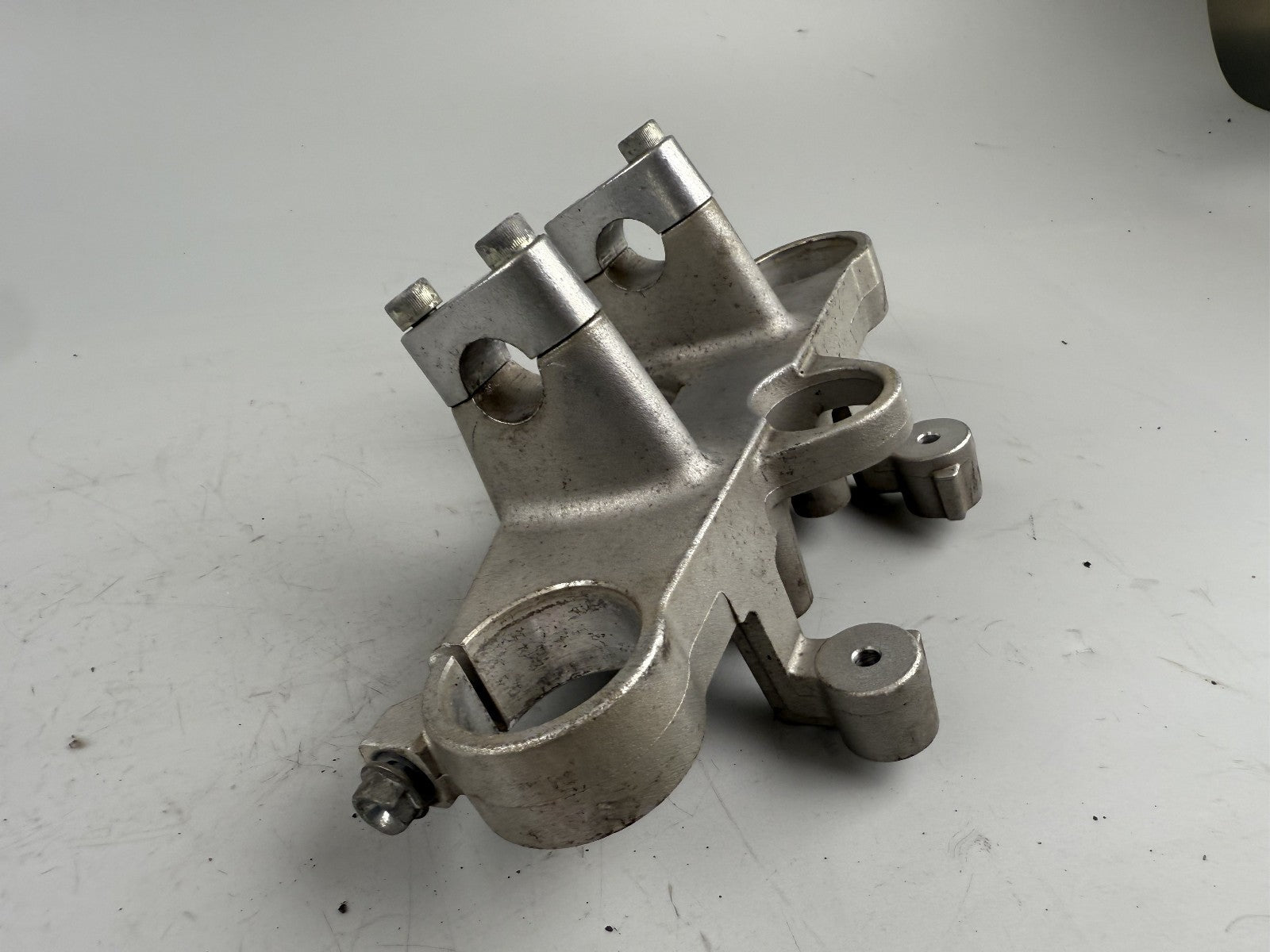 Suzuki GSX750 AE Inazuma Gabelbrücke Bridge Halterung Holder Lenker Handlebar