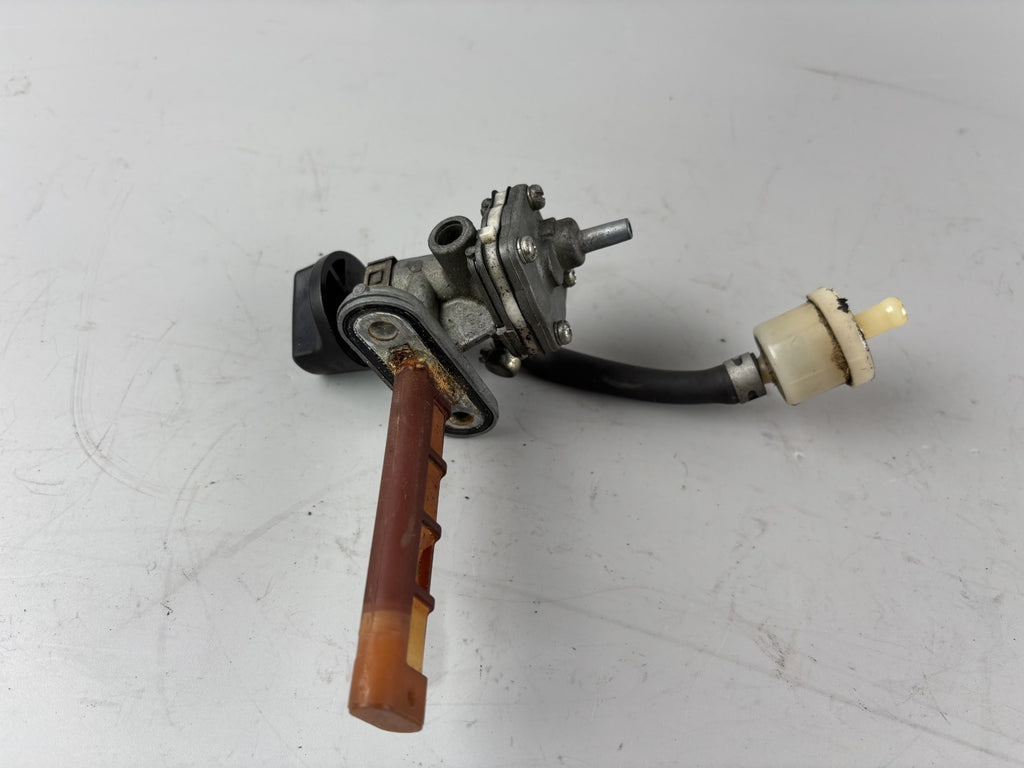 Suzuki GSX 750 F AK11 Benzinhahn Ventil Fuel Gas Treibstoff Kraftstoff Hahn