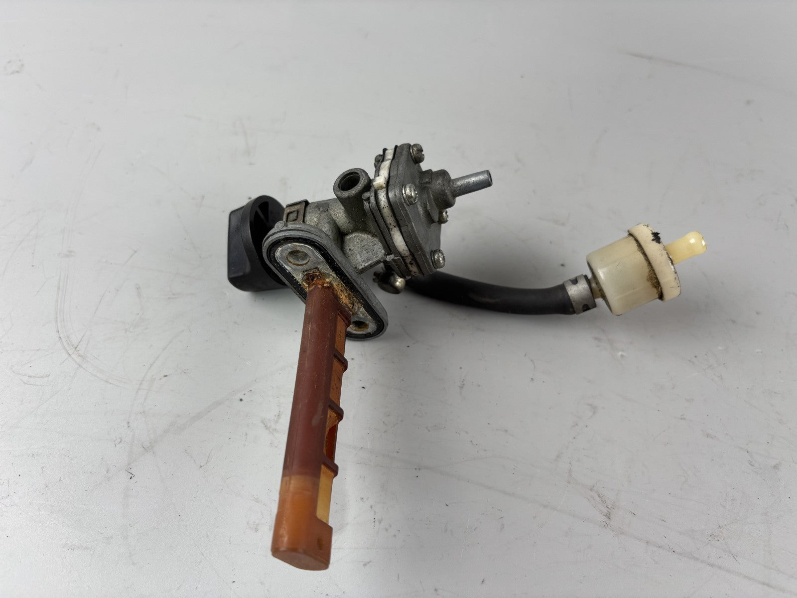 Suzuki GSX 750 F AK11 Benzinhahn Ventil Fuel Gas Treibstoff Kraftstoff Hahn