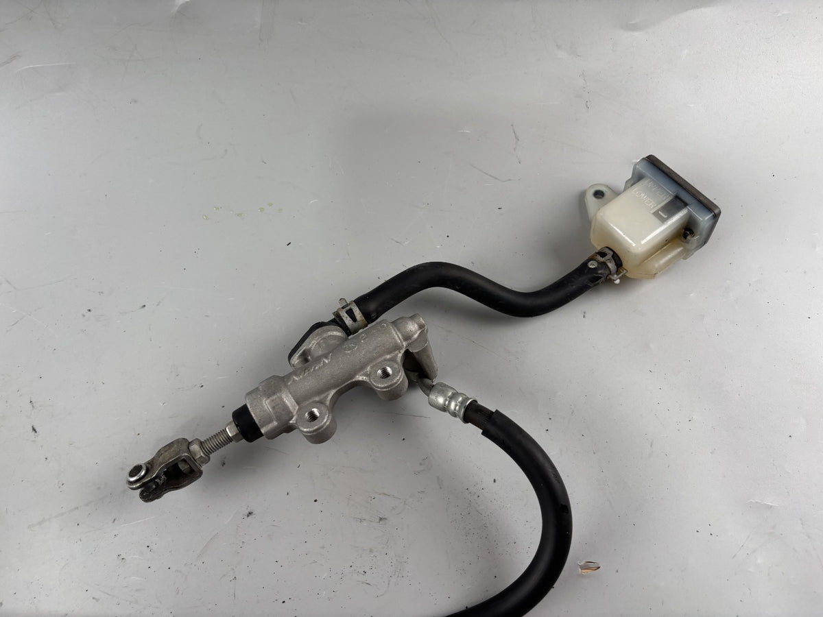 Suzuki GSX 650 F FA WVCJ Bremsanlage Bremse Brake Sattel Pumpe hinten back