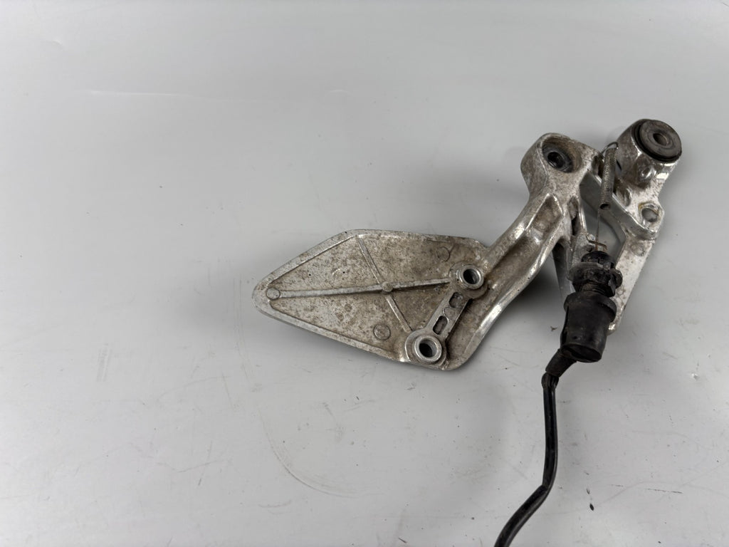 Yamaha FZS600 Fazer RJ02 Fußrastenhalteplatte Fersenschutz Schalter rechts right