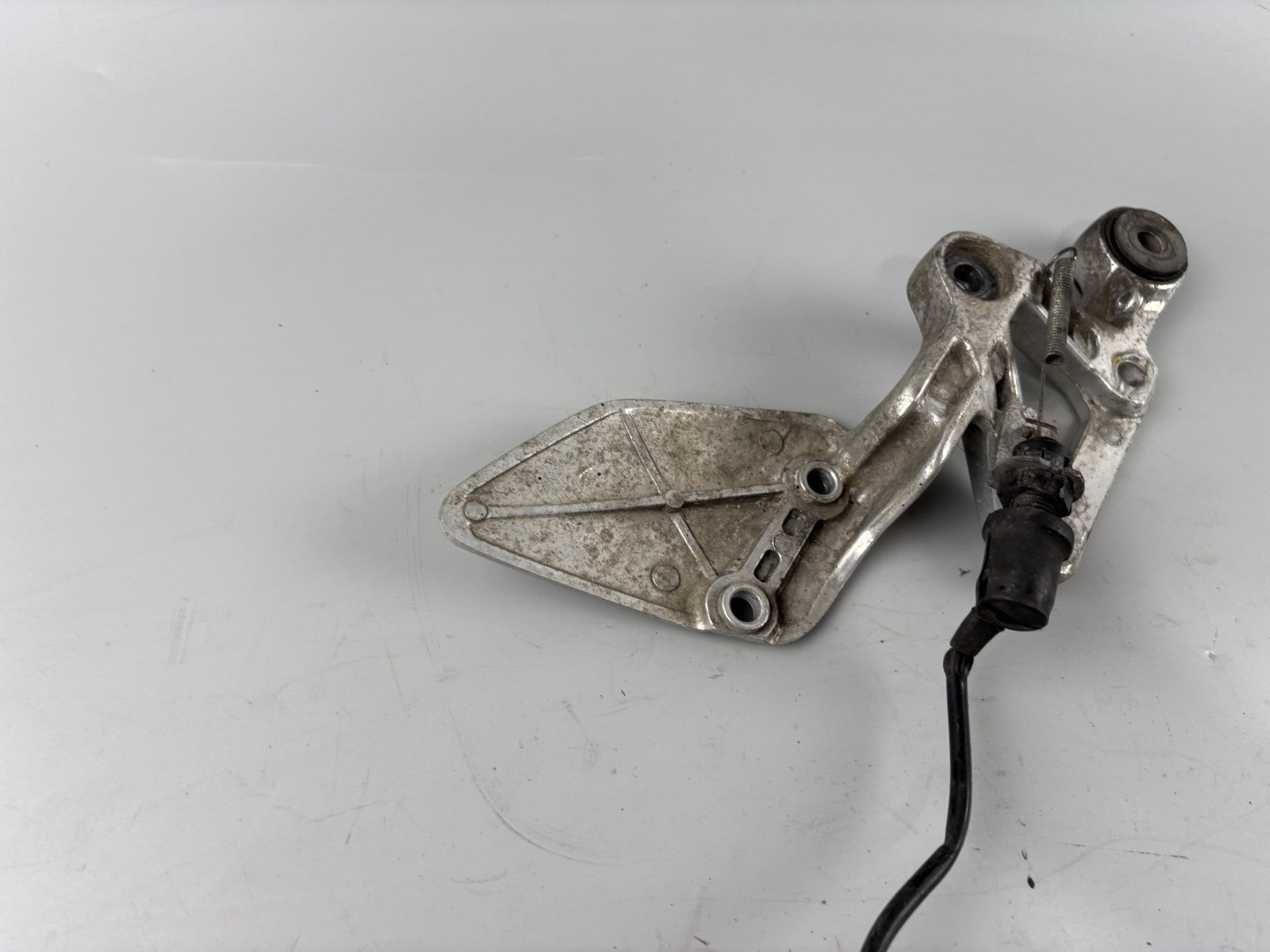 Yamaha FZS600 Fazer RJ02 Fußrastenhalteplatte Fersenschutz Schalter rechts right