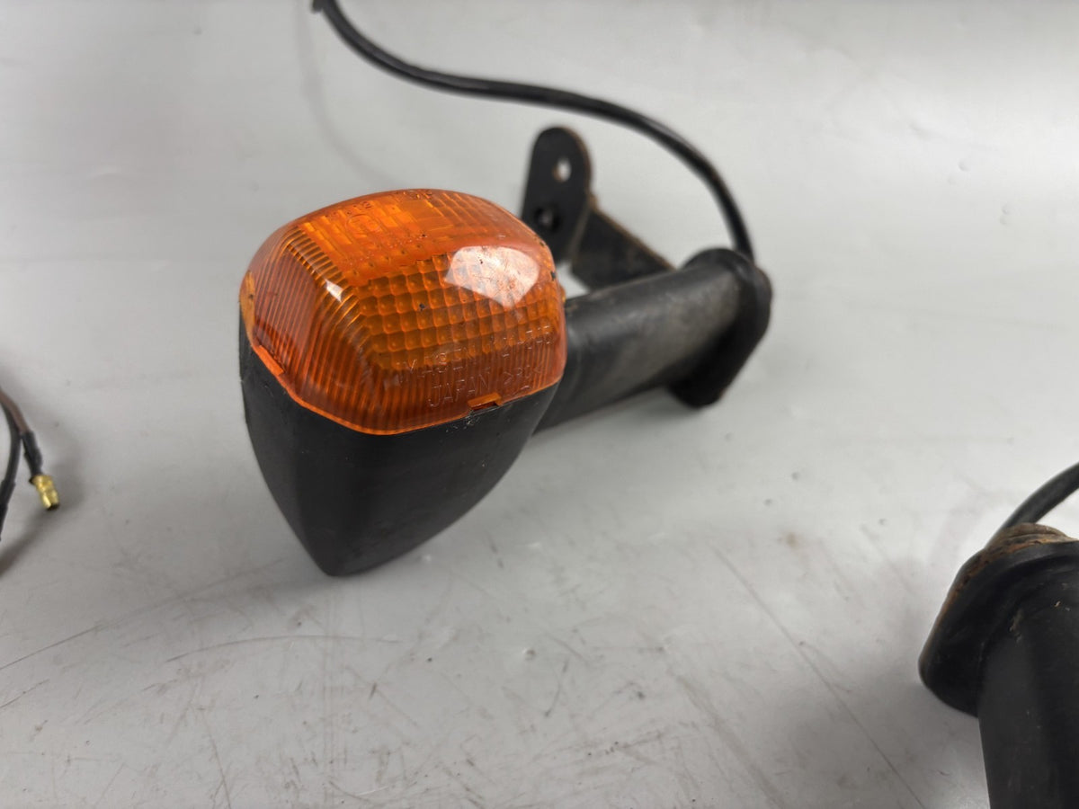 Yamaha FZS600 Fazer RJ02 Blinkerset Blinkerpaar Lighters Turn Signal Licht