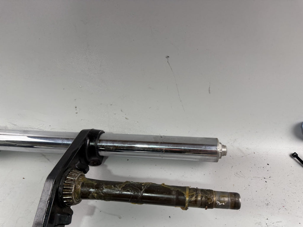Triumph Speed Triple 900 T300B Gabel Standrohr Tauchrohr Federung Fork Absorber