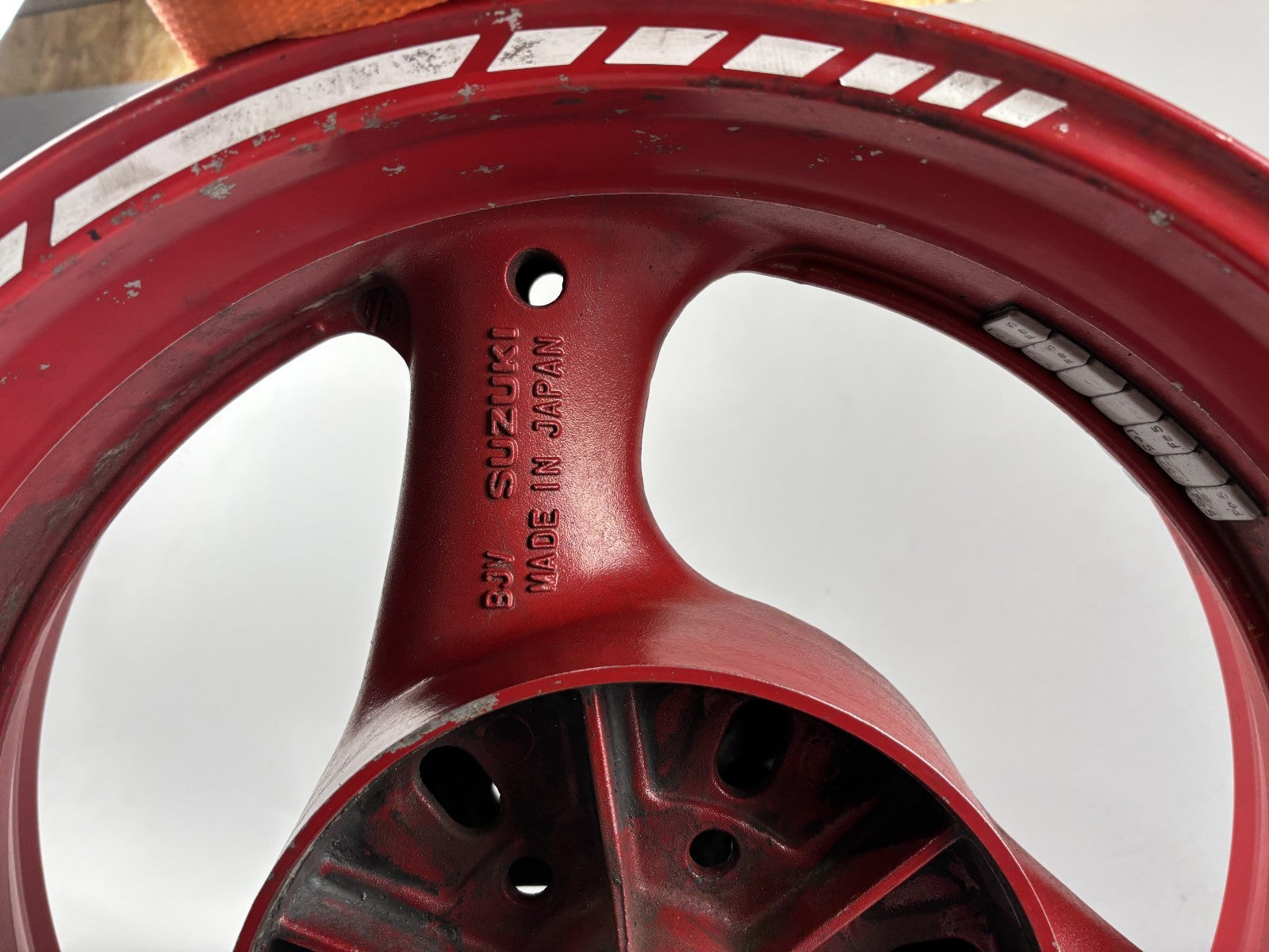 Suzuki GSX-R 750 W GR7BB Hinterradfelge Felge Rim Rad hinten back Reifen