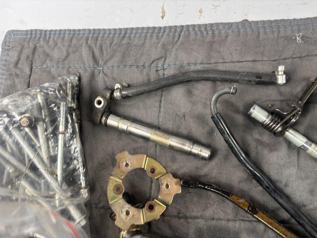 Honda CBR 1000F SC24 Reste Schrauben Screws Motor Engine