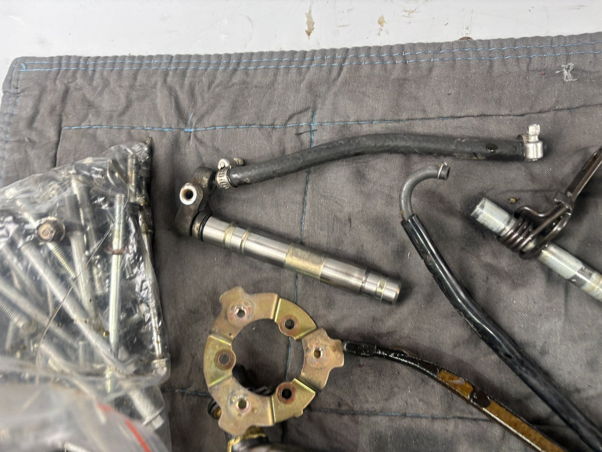 Honda CBR 1000F SC24 Reste Schrauben Screws Motor Engine