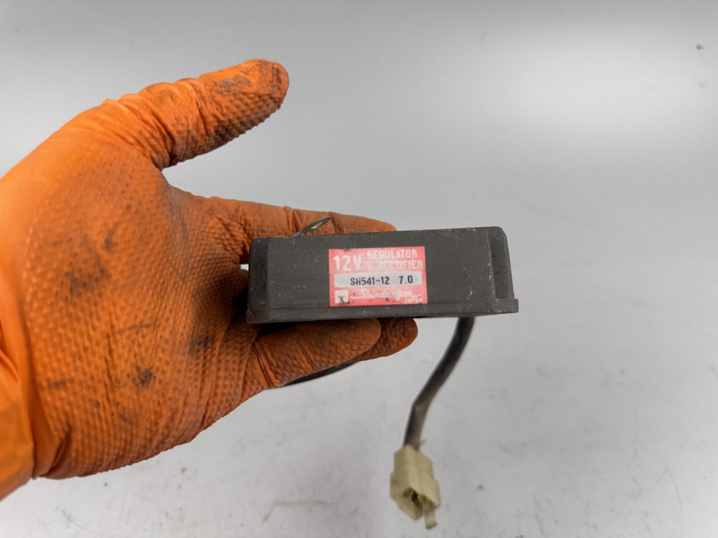 Honda CBR 600 F PC19 Gleichrichter Spannungsregler Electric