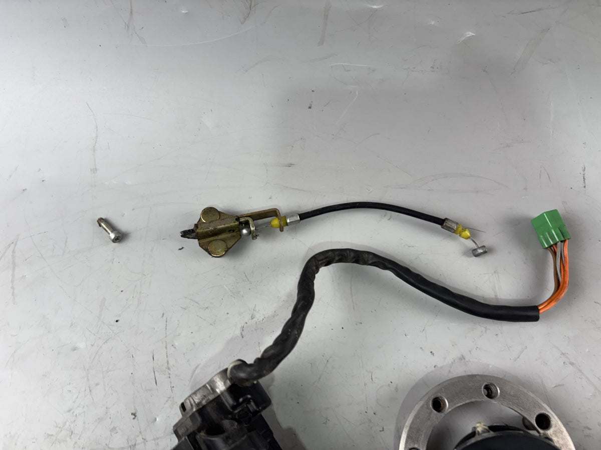 Suzuki GSX 750 AE Inazuma Schlosssatz Key Zündschloss Tankschloss Lock