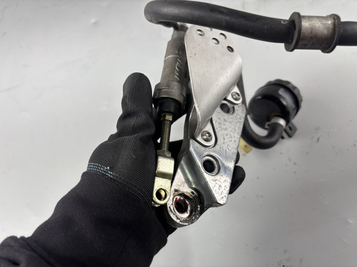 Kawasaki ZRX1100 ZRT10C Bremsanlage Bremse Brake Sattel Pumpe hinten back
