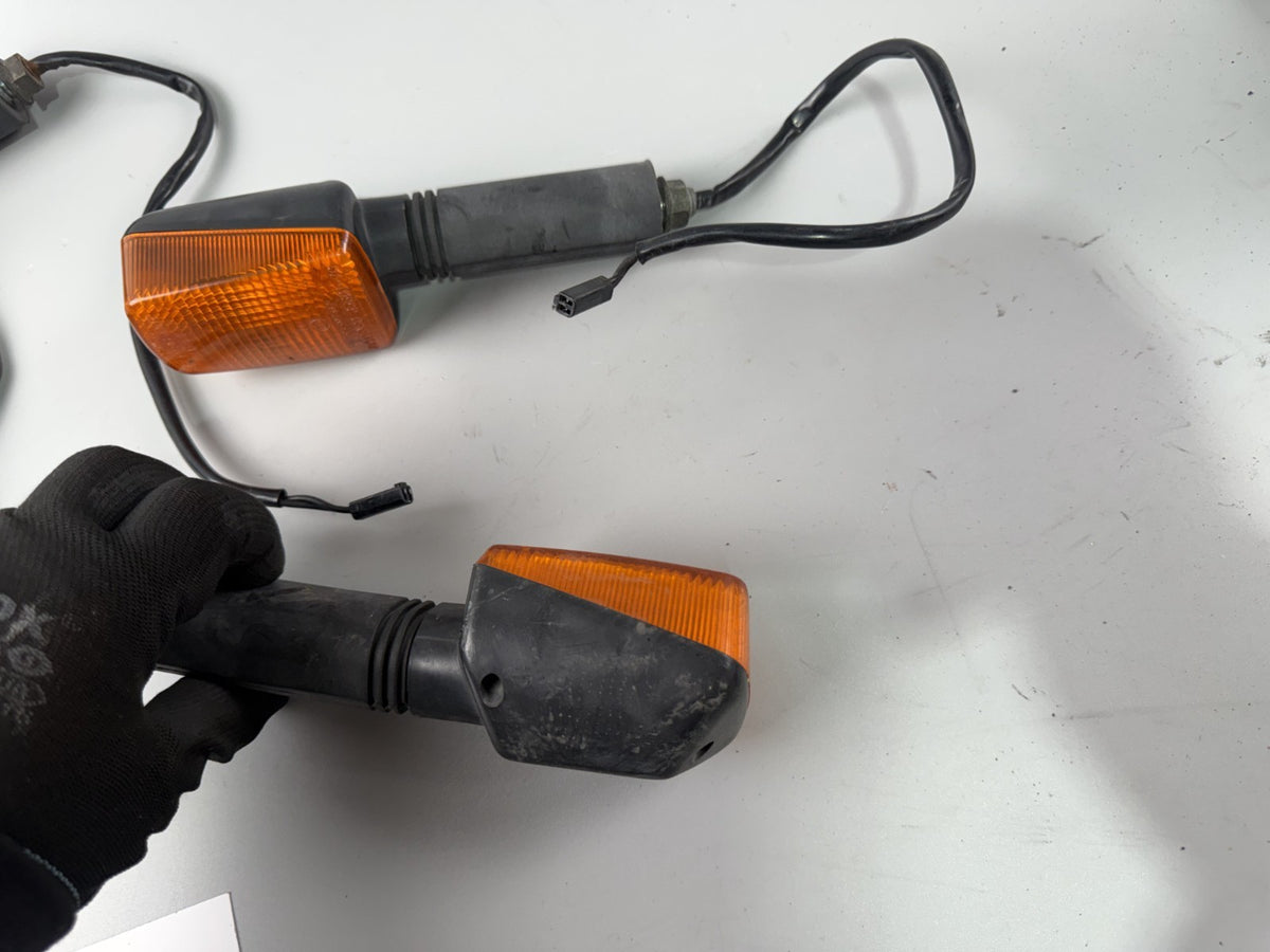 Suzuki GSF600 GN77B Bandit Blinkerset Blinkerpaar Turn Signal Lighters
