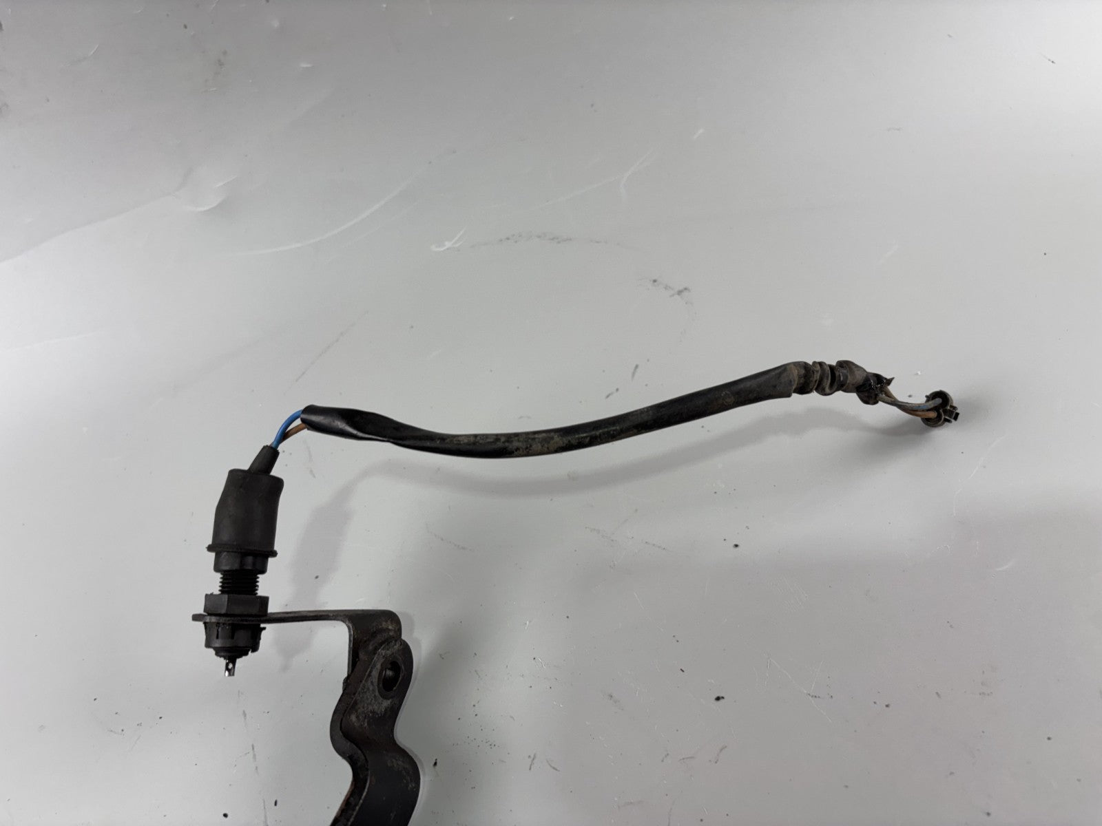 Kawasaki BN125A EL125 Eliminator Fußraste Hangers Foot Step vorn links left