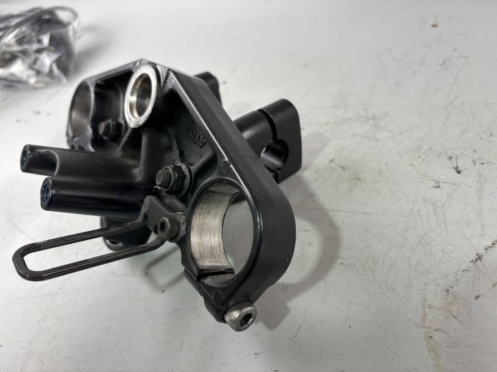 Yamaha FZS600 Fazer RJ02 Gabelbrücke Bridge Lenker Verbindung