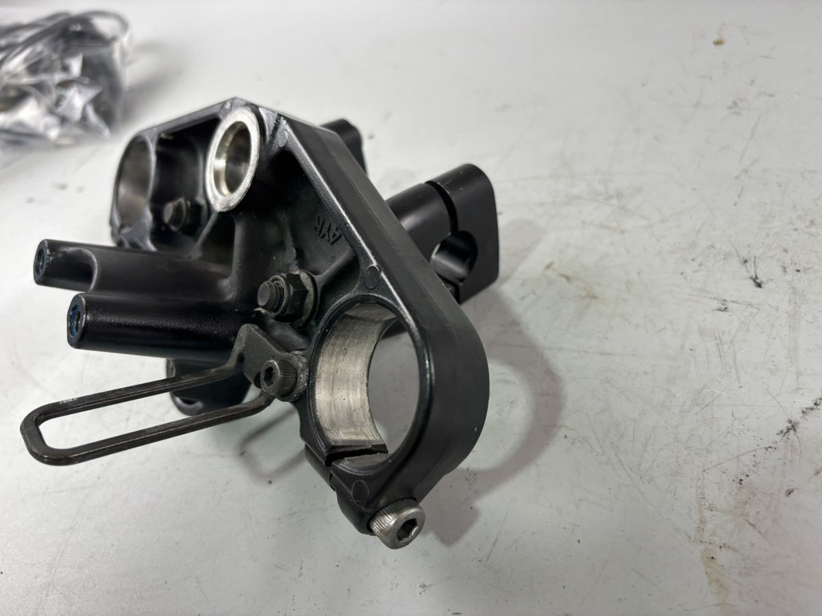 Yamaha FZS600 Fazer RJ02 Gabelbrücke Bridge Lenker Verbindung