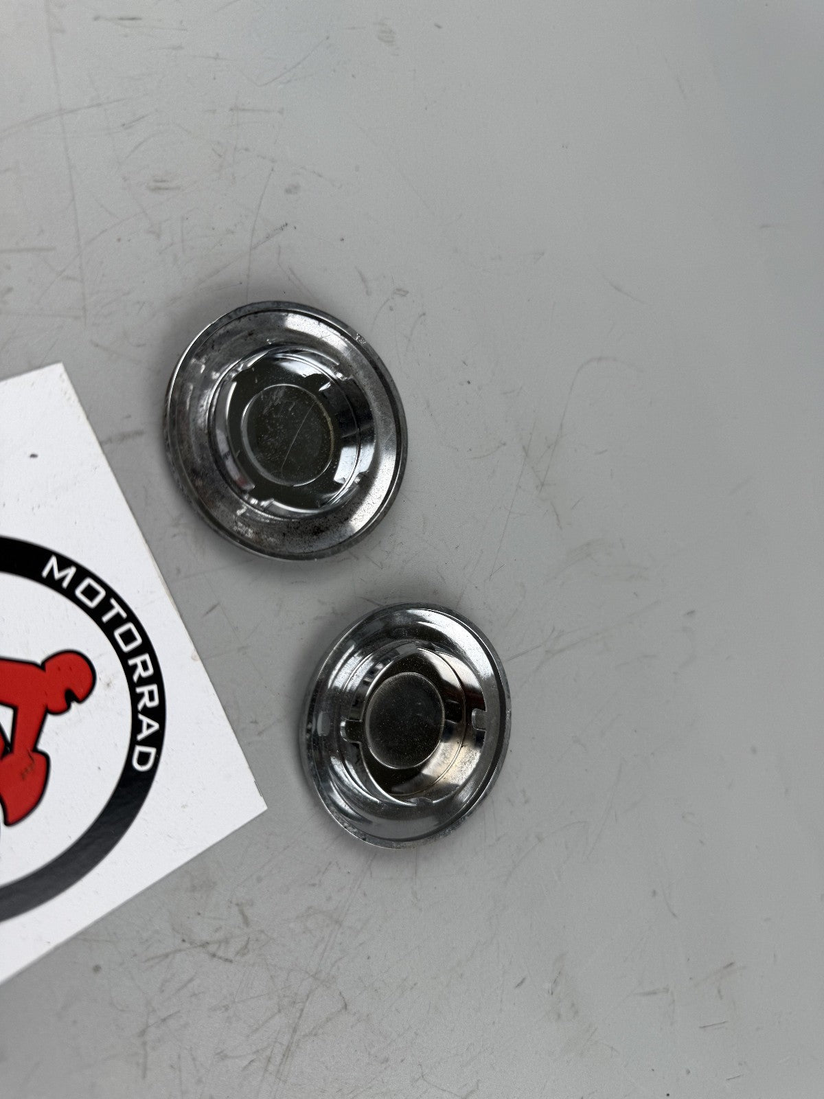 Suzuki GSX750 AE Inazuma  Abdeckung Schwinge Stopfen Achse Cover Rahmen Deckel