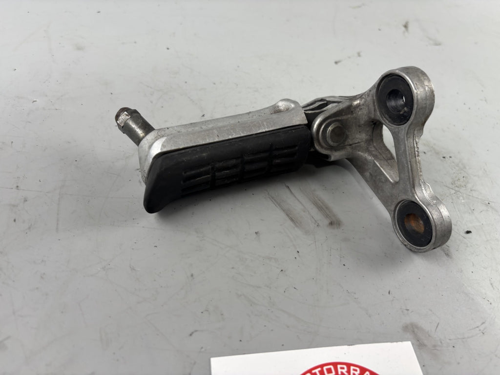 Honda CBR 1000F SC24 Fußraste Foot Step links left Beifahrer Sozius