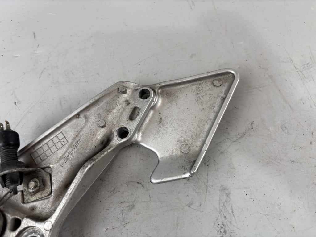 Suzuki GSX-R 1100 W GU75C Fußrastenhalteplatte Holder Halterung Hangers rechts