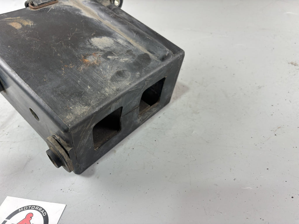 Yamaha XV700 Virago 56E Batteriefach Halterung Staufach Hodler Halterung