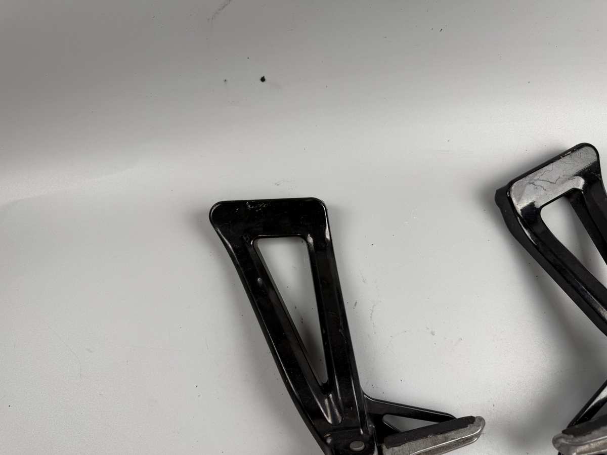 Suzuki GSX 750 AE Inazuma Achse Soziusfußrasten Steps Hangers Beifahrer