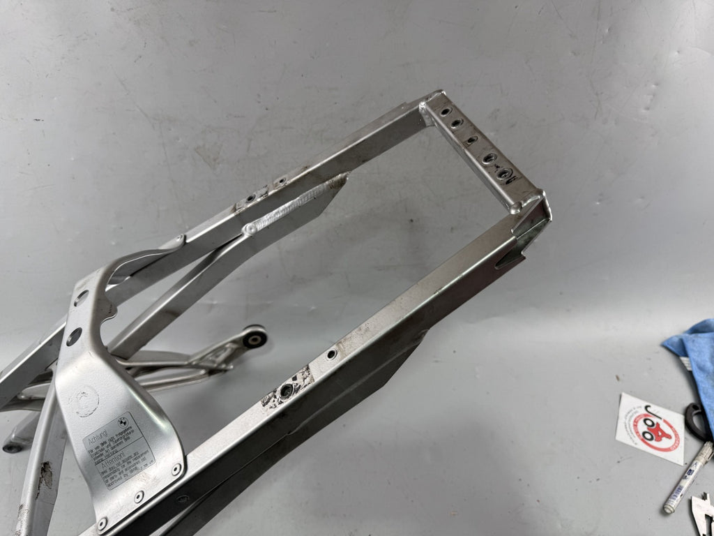 BMW K 1200 S K40 Heckrahmen Frame Verbindung Sozius hinten back Fußrasten
