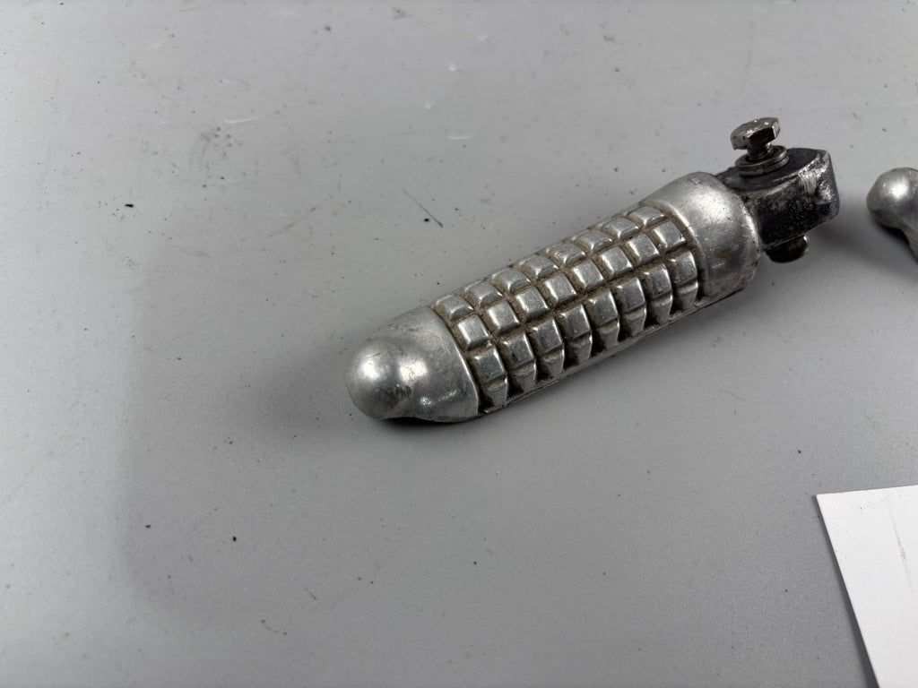 Suzuki GSF600 GN77B Soziusfußrasten Beifahrer Fußrasten Steps Hangers hinten
