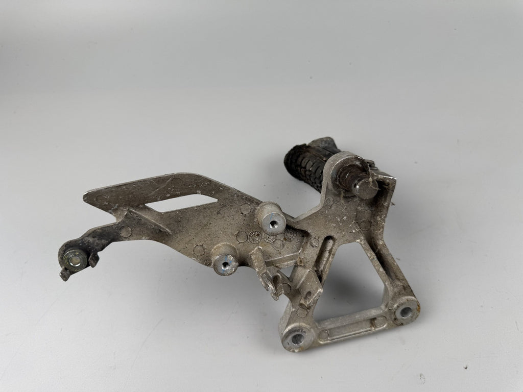 Honda CBR125 JC50 Fussrastenhalter vorne rechts Fußraste Foot Hangers right
