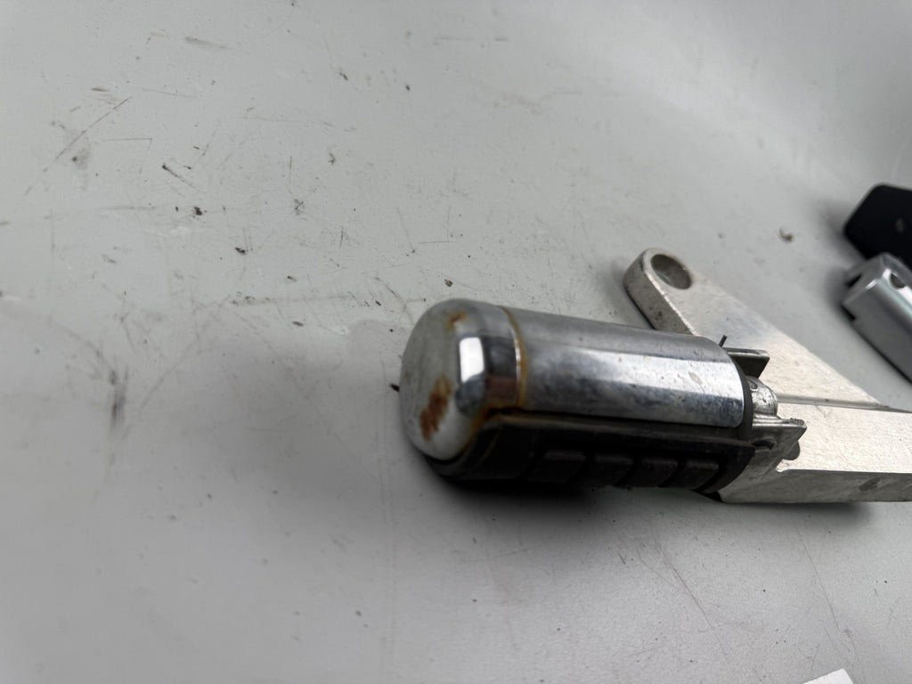 Honda CMX450 Rebell PC17 Fußraste Foot Stp Hangers hinten links left